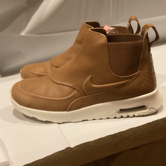 NIKE AIR MAX THEA WOMENS MID SHOE SZ.9 - Picture 1 of 15